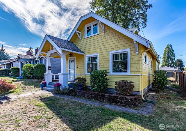 Photo 2 of Sale Pending at 3916 N Gove St, Tacoma, WA 98407 | MLS# NWM2592308 | Listing updated on 2026-10-12