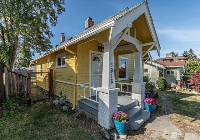 Photo 3 of Sale Pending at 3916 N Gove St, Tacoma, WA 98407 | MLS# NWM2592308 | Listing updated on 2026-10-12