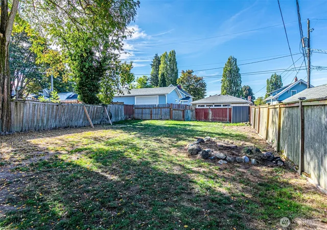 Photo 4 of Sale Pending at 3916 N Gove St, Tacoma, WA 98407 | MLS# NWM2592308 | Listing updated on 2026-10-12