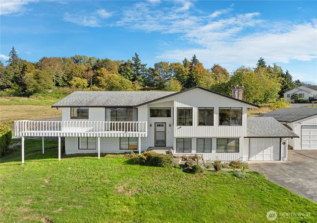 Single family home for sale at 625 Sunnyside Blvd, Lake Stevens, WA 98258 | MLS# NWM2592314