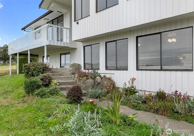 Photo 1 of Single family home for sale at 625 Sunnyside Blvd, Lake Stevens, WA 98258 | MLS# NWM2592314 | Listing updated on 2026-10-12