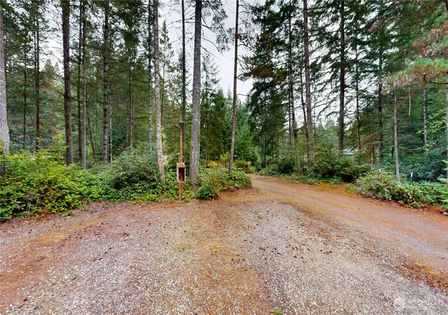 Photo 3 of Manufactured home for sale at 10541 Fairview Blvd SW, Port Orchard, WA 98367 | MLS# NWM2592338 | Listing updated on 2026-10-16