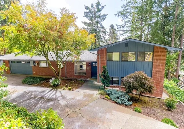 Single family home for sale at 1921 SE Oakview Dr, Chehalis, WA 98532 | MLS# NWM2592344