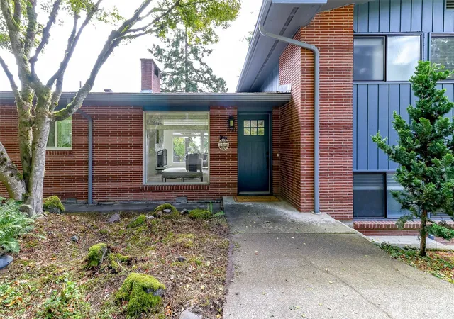 Photo 1 of Single family home for sale at 1921 SE Oakview Dr, Chehalis, WA 98532 | MLS# NWM2592344 | Listing updated on 2026-10-20