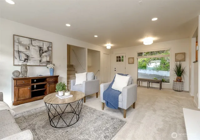 Photo 3 of Single family home for sale at 1921 SE Oakview Dr, Chehalis, WA 98532 | MLS# NWM2592344 | Listing updated on 2026-10-20