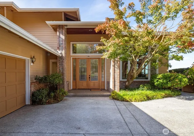 Single family home for sale at 720 9th Avenue S, Edmonds, WA 98020 | MLS# NWM2592345