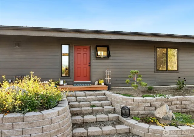 Photo 3 of Single family home for sale at 220 E Johnson Ridge Dr, Belfair, WA 98528 | MLS# NWM2592346 | Listing updated on 2026-10-09