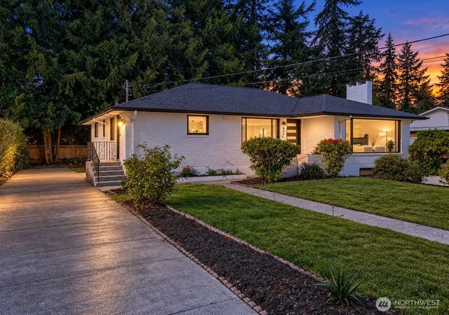 Photo 2 of Single family home for sale at 431 72nd Street Se, Everett, WA 98203 | MLS# NWM2592348 | Listing updated on 2026-10-09