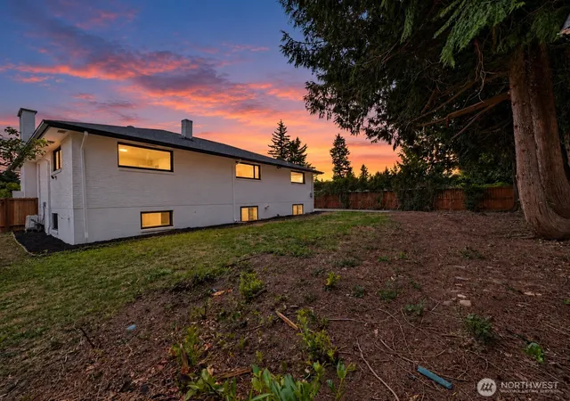 Photo 4 of Single family home for sale at 431 72nd Street SE, Everett, WA 98203 | MLS# NWM2592348 | Listing updated on 2026-10-09