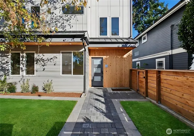Condo for sale at 5044 35th Avenue NE, Seattle, WA 98105 | MLS# NWM2592370