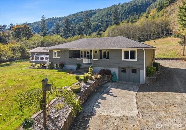 Photo 1 of Single family home for sale at 1120 Lombard St, Raymond, WA 98577 | MLS# NWM2592372 | Listing updated on 2026-10-09
