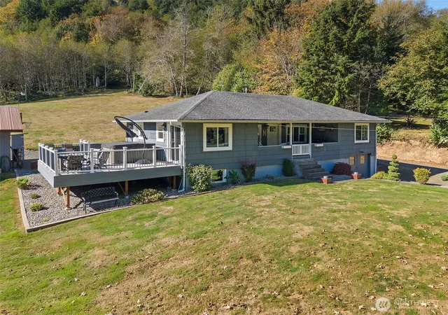 Photo 2 of Single family home for sale at 1120 Lombard St, Raymond, WA 98577 | MLS# NWM2592372 | Listing updated on 2026-10-09