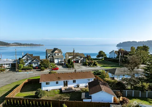 Photo 3 of Single family home for sale at 2043 SW Dillard Ln, Oak Harbor, WA 98277 | MLS# NWM2592373 | Listing updated on 2026-10-09