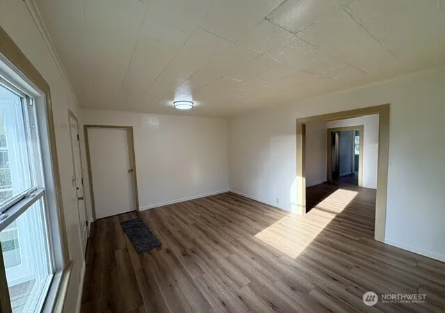 Photo 3 of Single family home for sale at 289 19th Avenue, Longview, WA 98632 | MLS# NWM2592375 | Listing updated on 2026-10-12