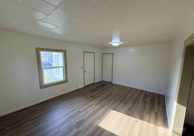 Photo 4 of Single family home for sale at 289 19th Avenue, Longview, WA 98632 | MLS# NWM2592375 | Listing updated on 2026-10-12