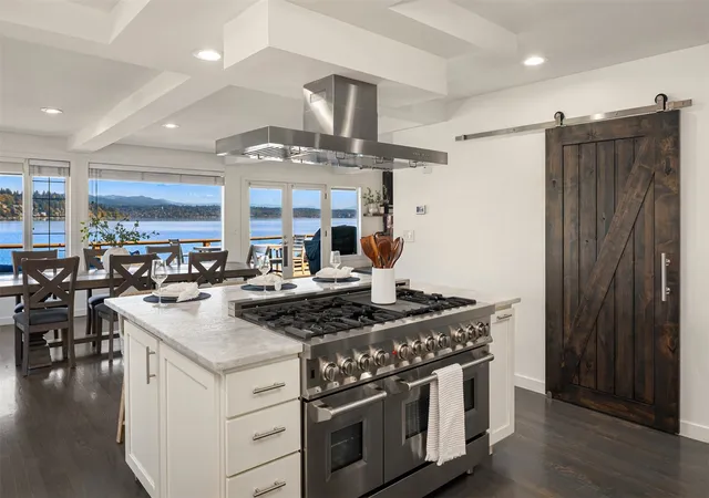 Photo 2 of Single family home for sale at 8428 Island Dr S, Seattle, WA 98118 | MLS# NWM2592394 | Listing updated on 2026-10-25