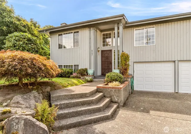 Photo 2 of Single family home for sale at 8507 39th Avenue S, Seattle, WA 98118 | MLS# NWM2592406 | Listing updated on 2026-10-09