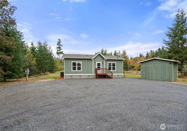 Photo 2 of Manufactured home for sale at 139 N Military Rd, Winlock, WA 98596 | MLS# NWM2592429 | Listing updated on 2026-10-11