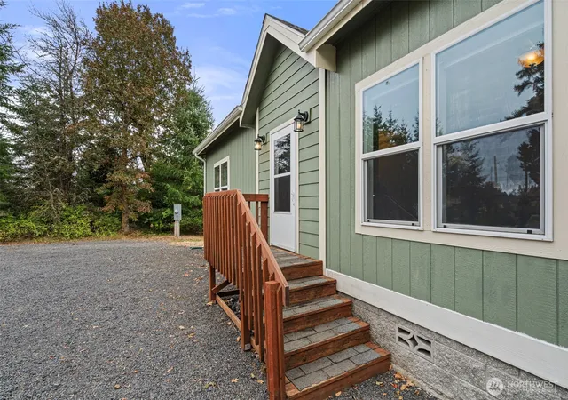 Photo 3 of Manufactured home for sale at 139 N Military Rd, Winlock, WA 98596 | MLS# NWM2592429 | Listing updated on 2026-10-11