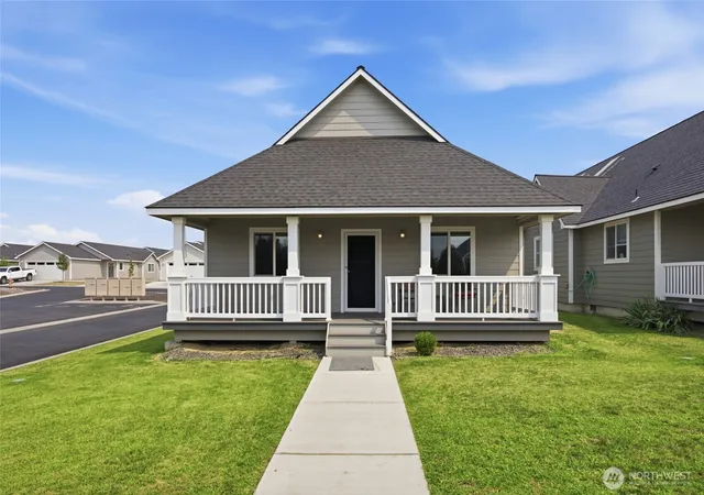 Photo 1 of Single family home for sale at 123 E 9th Avenue #8, Moses Lake, WA 98837 | MLS# NWM2592439 | Listing updated on 2026-10-14