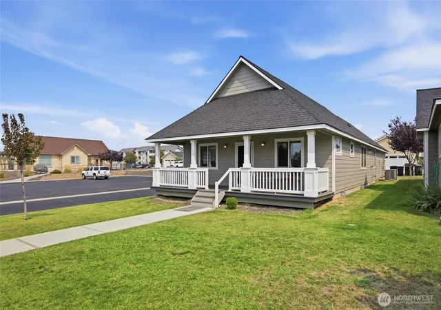 Photo 2 of Single family home for sale at 123 E 9th Avenue #8, Moses Lake, WA 98837 | MLS# NWM2592439 | Listing updated on 2026-10-14