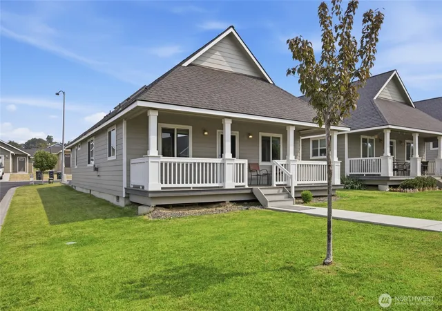 Photo 3 of Single family home for sale at 123 E 9th Avenue #8, Moses Lake, WA 98837 | MLS# NWM2592439 | Listing updated on 2026-10-14