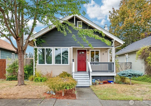 Single family home for sale at 3005 Victor Pl, Everett, WA 98201 | MLS# NWM2592443