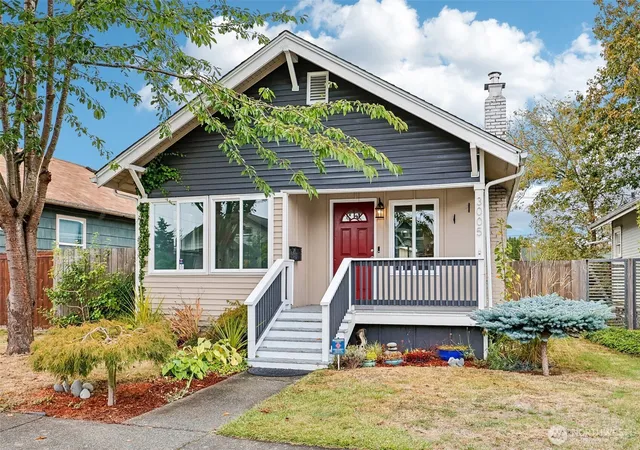 Photo 2 of Single family home for sale at 3005 Victor Pl, Everett, WA 98201 | MLS# NWM2592443 | Listing updated on 2026-10-26