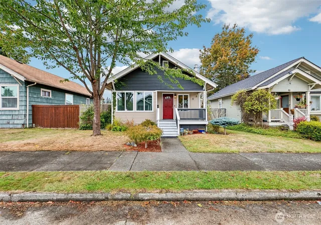 Photo 3 of Single family home for sale at 3005 Victor Pl, Everett, WA 98201 | MLS# NWM2592443 | Listing updated on 2026-10-26
