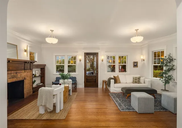 Photo 3 of Single family home for sale at 206 32nd Avenue, Seattle, WA 98122 | MLS# NWM2592446 | Listing updated on 2026-10-26