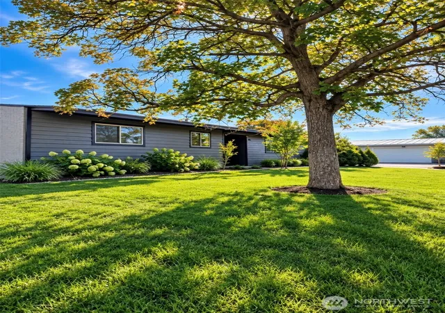Single family home for sale at 221 Loring Dr, Moses Lake, WA 98837 | MLS# NWM2592455