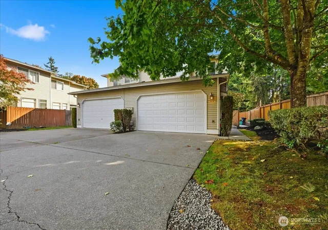 Photo 3 of Sale Pending at 1526 121st Street SW, Everett, WA 98204 | MLS# NWM2592461 | Listing updated on 2026-10-14