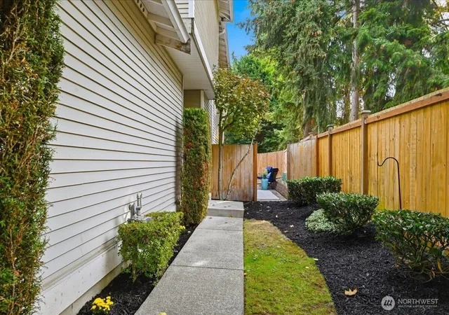 Photo 4 of Sale Pending at 1526 121st Street SW, Everett, WA 98204 | MLS# NWM2592461 | Listing updated on 2026-10-14