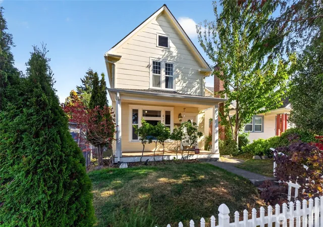 Photo 2 of Single family home for sale at 617 N Fife St, Tacoma, WA 98406 | MLS# NWM2592464 | Listing updated on 2026-10-15
