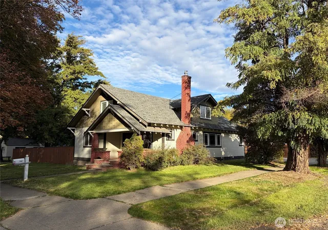 Single family home for sale at 201 W 10th Avenue, Ellensburg, WA 98926 | MLS# NWM2592468