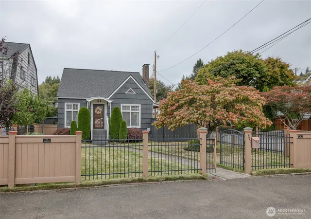 Single family home for sale at 815 N Jeffries, Aberdeen, WA 98520 | MLS# NWM2592473