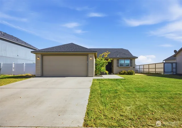 Photo 1 of Sale Pending at 715 S Rees St, Moses Lake, WA 98837 | MLS# NWM2592474 | Listing updated on 2026-10-16