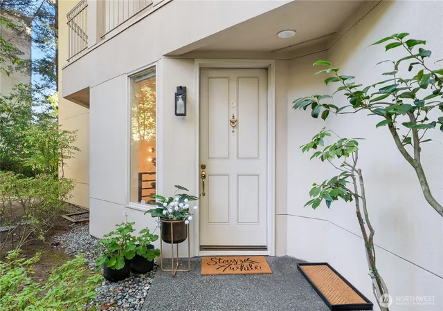 Photo 3 of Condo for sale at 10000 Meydenbauer Way SE #5, Bellevue, WA 98004 | MLS# NWM2592491 | Listing updated on 2026-10-12