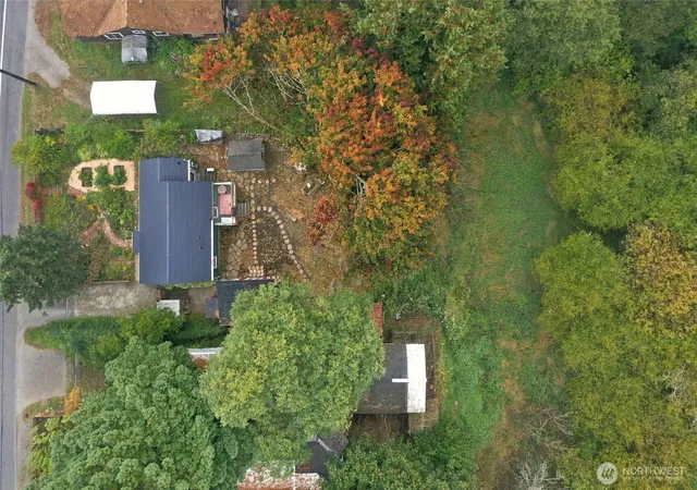 Photo 2 of Single family home for sale at 923 S Bay Rd NE, Olympia, WA 98506 | MLS# NWM2592497 | Listing updated on 2026-10-14