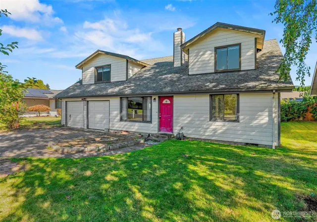 Photo 2 of Single family home for sale at 117 Manteca, Kelso, WA 98626 | MLS# NWM2592510 | Listing updated on 2026-10-09