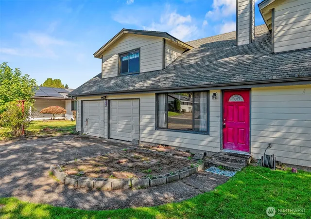 Photo 3 of Single family home for sale at 117 Manteca, Kelso, WA 98626 | MLS# NWM2592510 | Listing updated on 2026-10-09