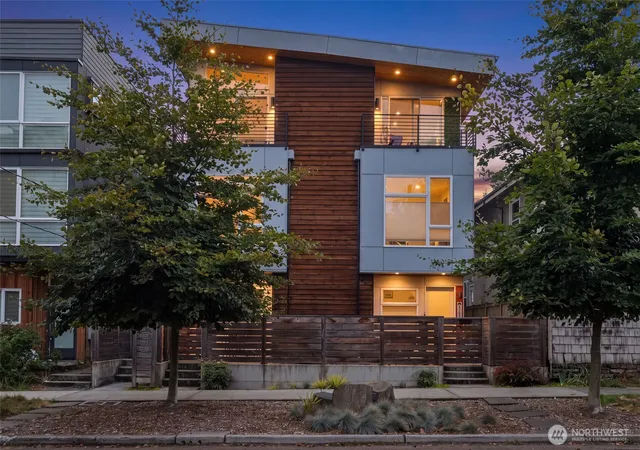 Photo 1 of Townhouse for sale at 122 17th Avenue E #B, Seattle, WA 98112 | MLS# NWM2592534 | Listing updated on 2026-10-10