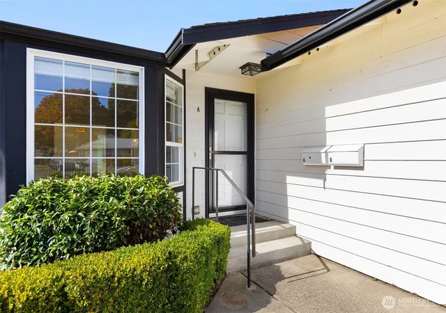 Photo 2 of Single family home for sale at 4202 N Pearl St, Tacoma, WA 98407 | MLS# NWM2592537 | Listing updated on 2026-10-10