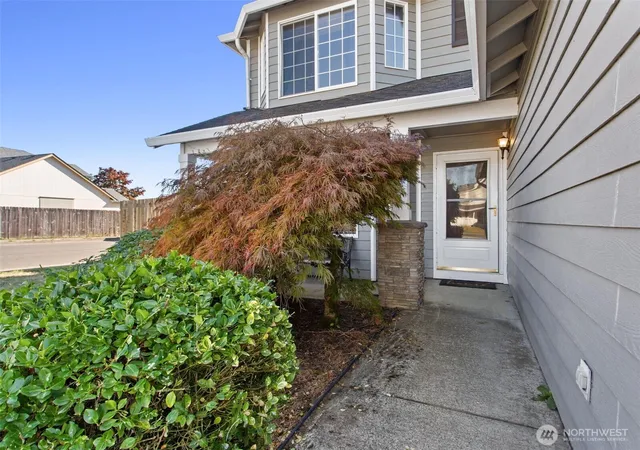 Photo 2 of Single family home for sale at 2901 NW 2nd Circle, Battle Ground, WA 98604 | MLS# NWM2592539 | Listing updated on 2026-10-11