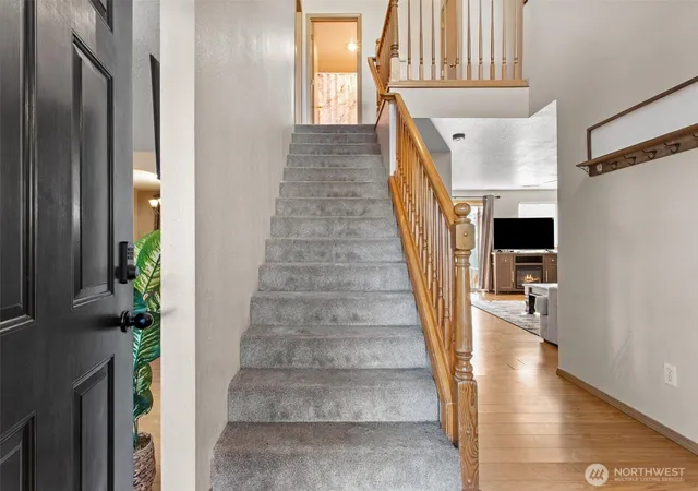 Photo 3 of Single family home for sale at 2901 NW 2nd Circle, Battle Ground, WA 98604 | MLS# NWM2592539 | Listing updated on 2026-10-11