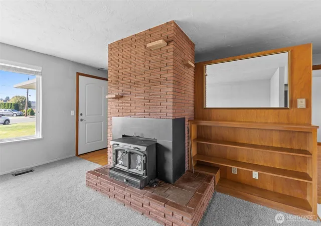 Photo 3 of Single family home for sale at 1819 Tacoma Rd, Puyallup, WA 98371 | MLS# NWM2592551 | Listing updated on 2026-10-26