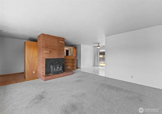 Photo 4 of Single family home for sale at 1819 Tacoma Rd, Puyallup, WA 98371 | MLS# NWM2592551 | Listing updated on 2026-10-26