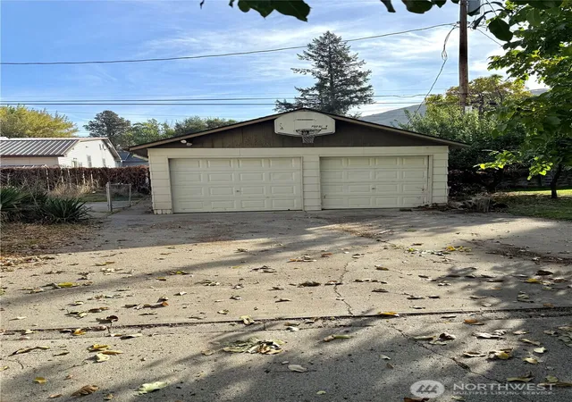Photo 4 of Single family home for sale at 611 Cedar, Coulee Dam, WA 99116 | MLS# NWM2592568 | Listing updated on 2026-10-09