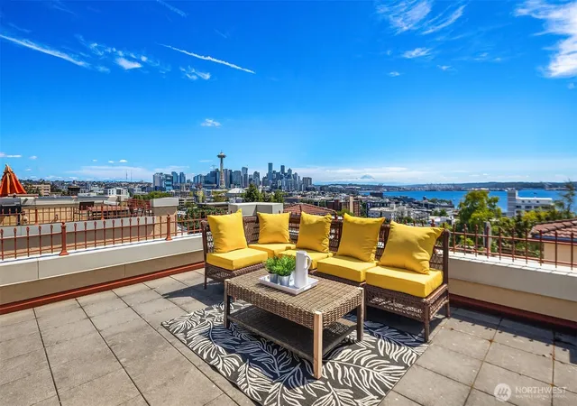 Photo 3 of Townhouse for sale at 371 W Olympic Pl, Seattle, WA 98119 | MLS# NWM2592578 | Listing updated on 2026-10-09