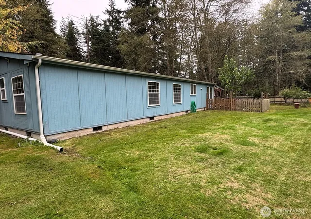 Photo 2 of Manufactured home for sale at 4469 Hett Ln, Oak Harbor, WA 98277 | MLS# NWM2592588 | Listing updated on 2026-10-20